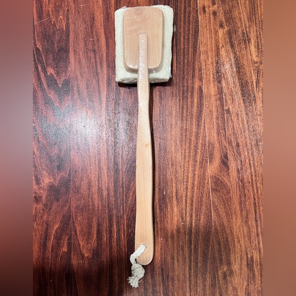 New - Natural Exfoliating Loofah Back Sponge Scrubber w/ Long Wooden Handle - Picture 6 of 6